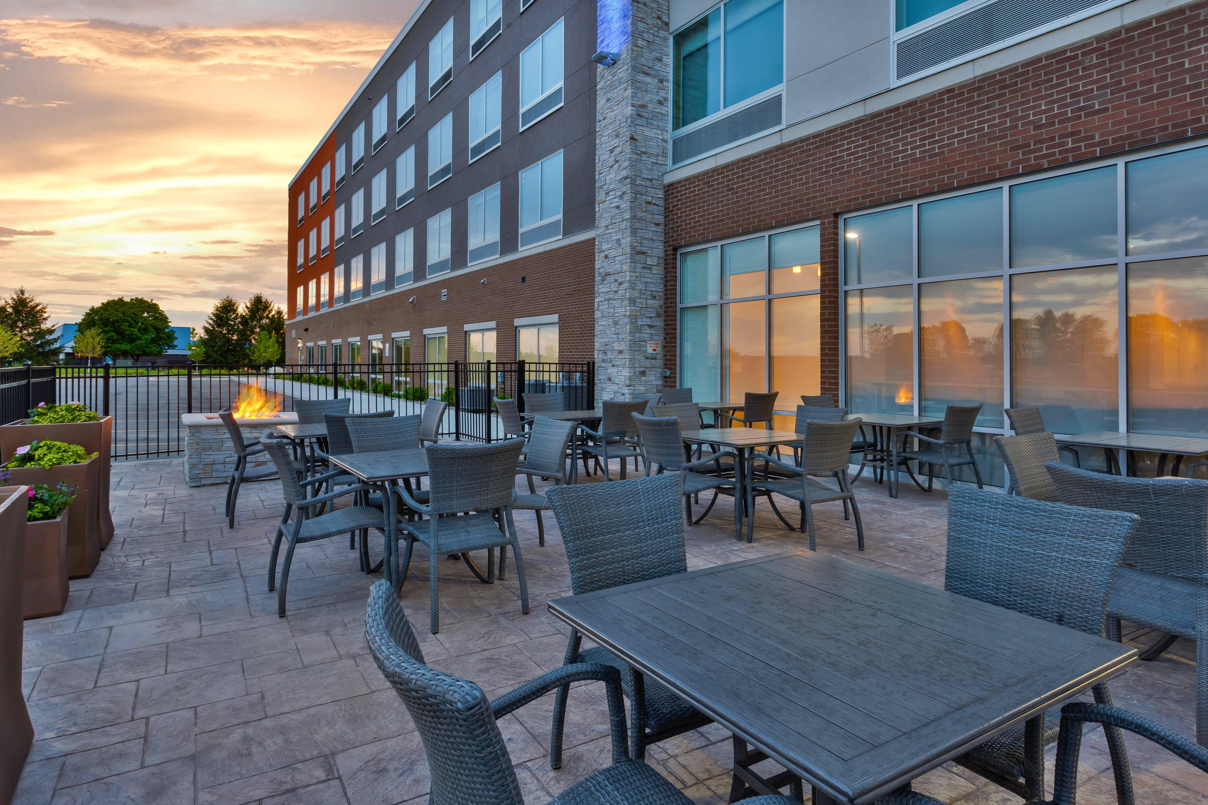 Holiday Inn Express & Suites - Grand Rapids Airport - South By Ihg Esterno foto